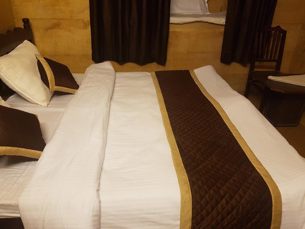 Hotel Fotiya Dzsaiszalmer Kültér fotó