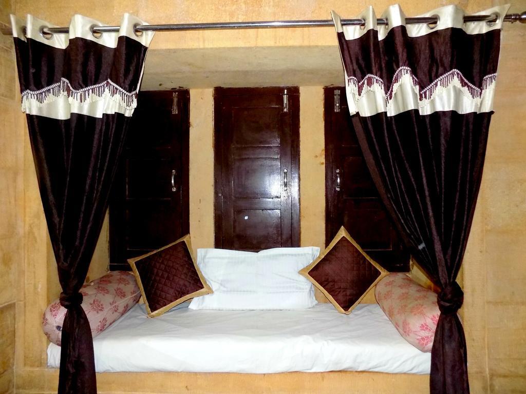 Hotel Fotiya Dzsaiszalmer Kültér fotó